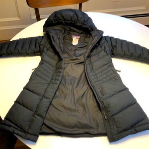 Girls xs Patagonia puffy, knee length coat. Too small for my 8 year old